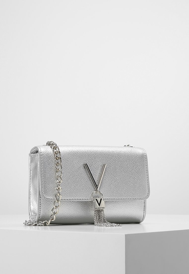 

Сумка через плечо Valentino с декоративной застежкой, серебро