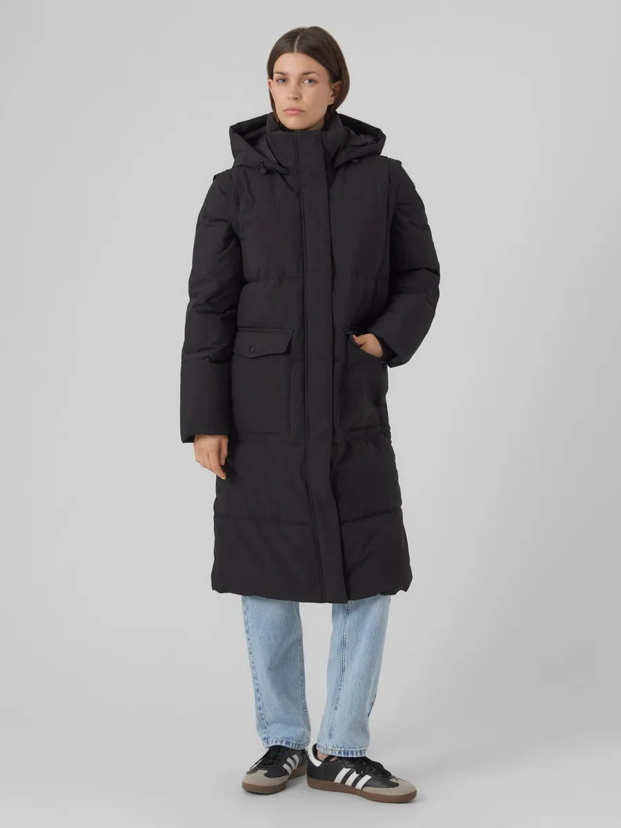 

Стеганое пальто Vero Moda "VMMADELYN LONG COAT NOOS", можно носить и как жилет, черный