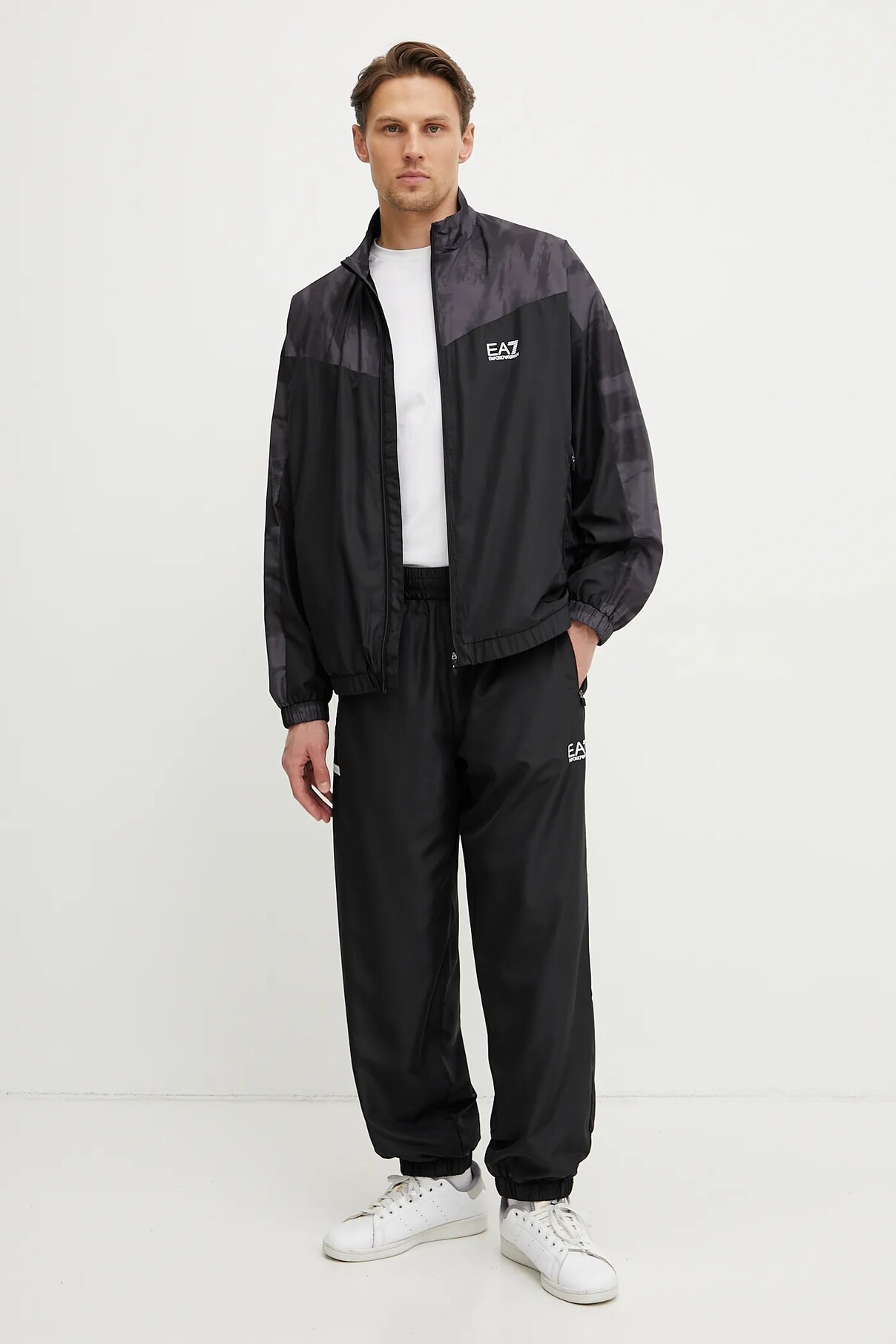 

Спортивный костюм Ea7 Emporio Armani, черный