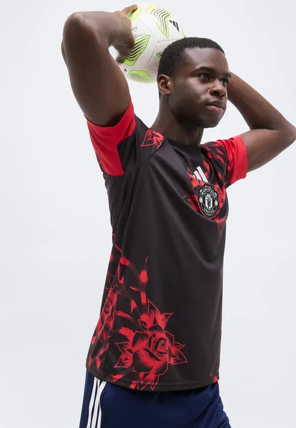 Толстовка Manchester United 26/27 Pre Match Club Wear Adidas Performance, красный/черный — фото 4