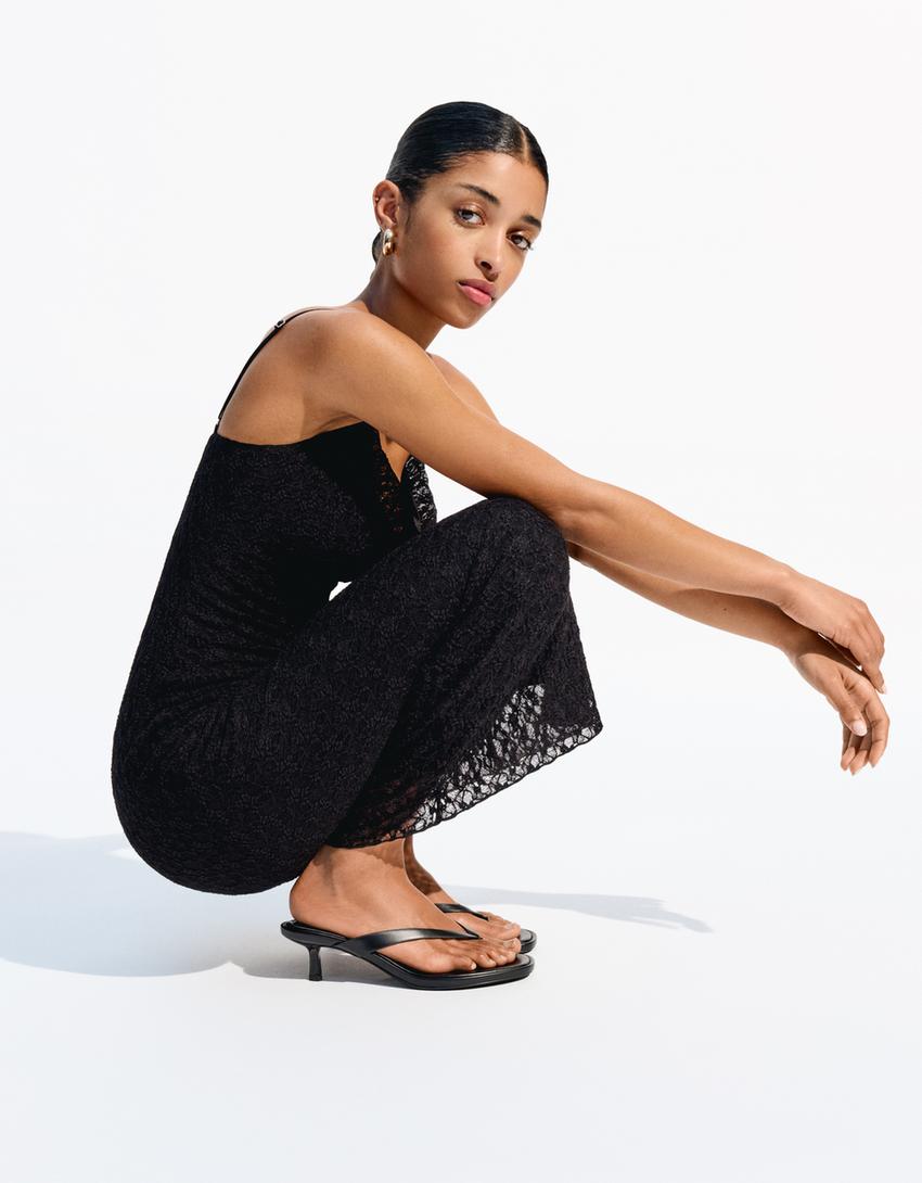 

Платье миди из светлого кружева Bershka, черный