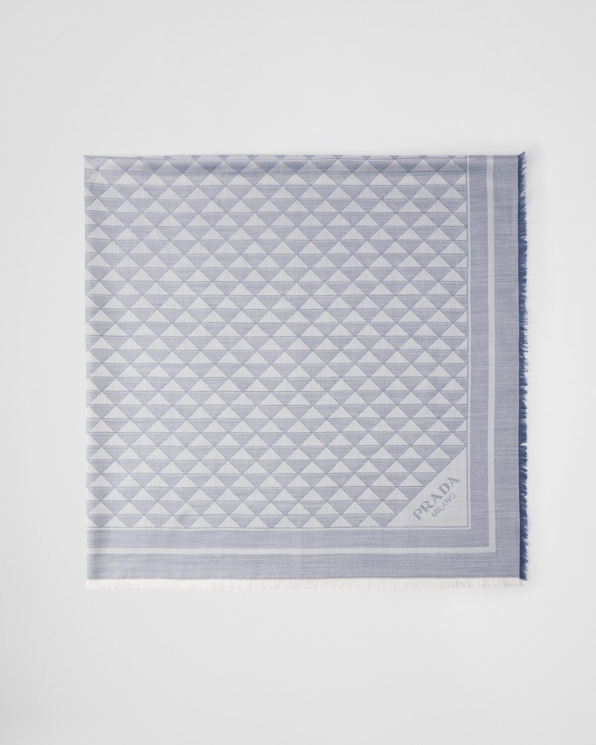 

Шелковый и шерстяной шарф Prada, авиаторский синий / меловой белый