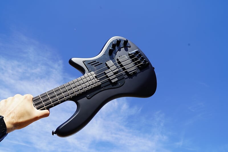 

Басс гитара Schecter DIAMOND SERIES Stiletto-4 Stealth Pro - Satin Black 4-String Electric Bass Guitar