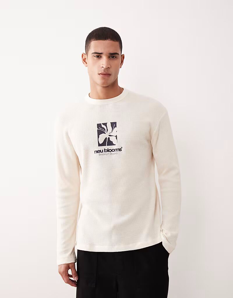 

Футболка свободного кроя с длинными рукавами и многоуровневой графикой кремового вафельного цвета Asos Design, Бежевый, Футболка свободного кроя с длинными рукавами и многоуровневой графикой кремового вафельного цвета Asos Design