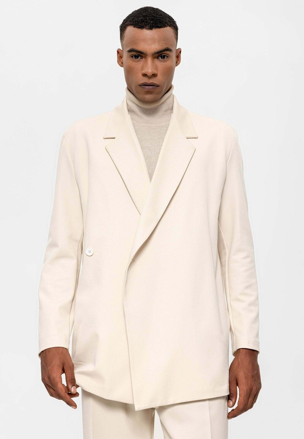 

Короткое пальто Lapel Collar Basic Antioch, цвет ecru