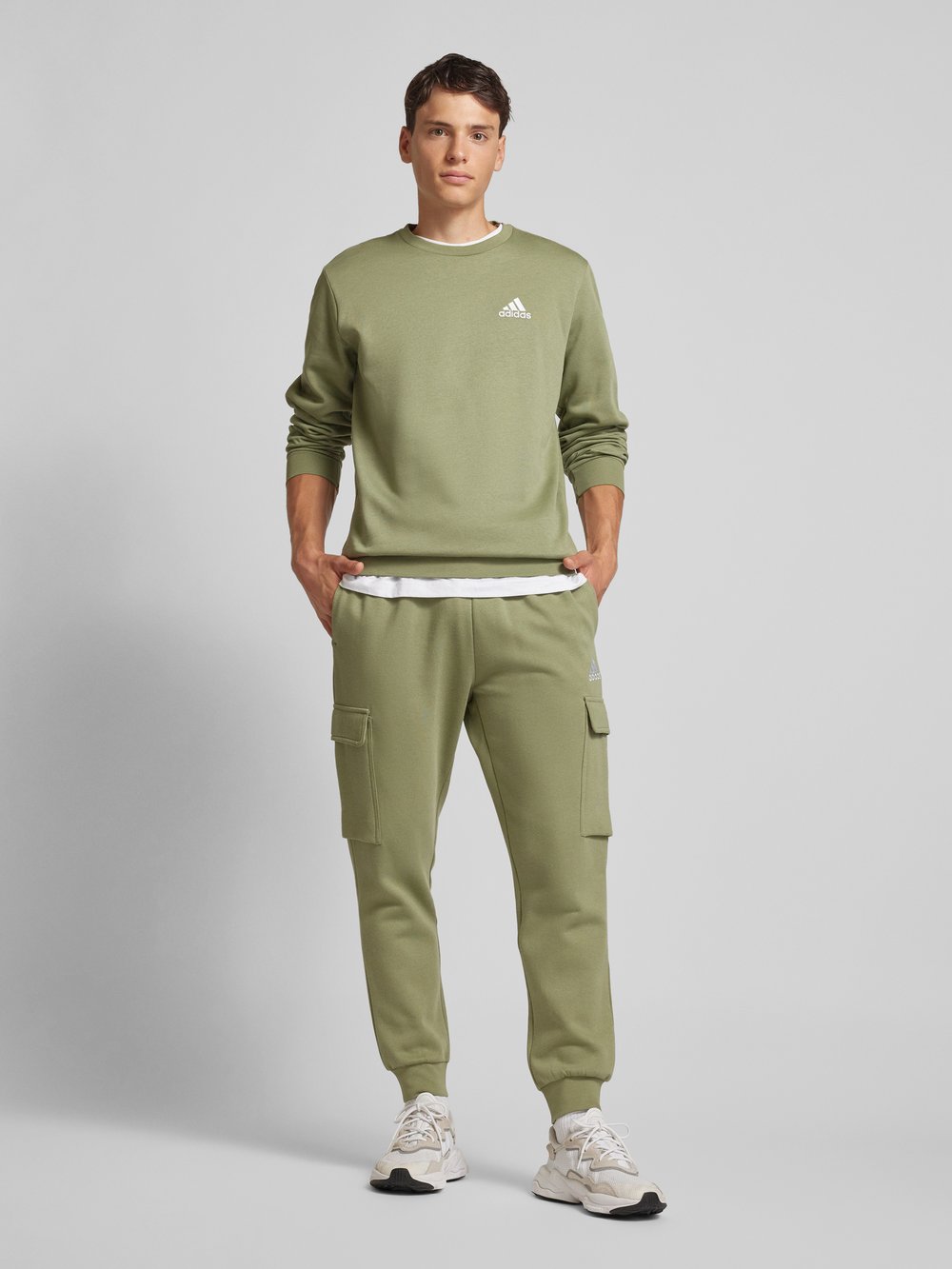 

Свитшот с вышитой этикеткой, модель «FEELCOZY» ADIDAS SPORTSWEAR, оливковый