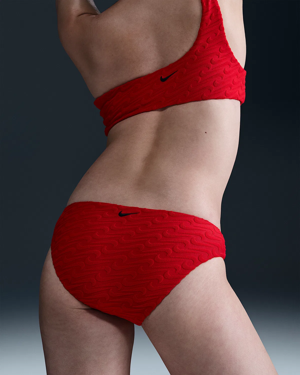 Женские бикини-трусы Terry Hipster Nike Swim Swoosh Link, University Red — фото 3