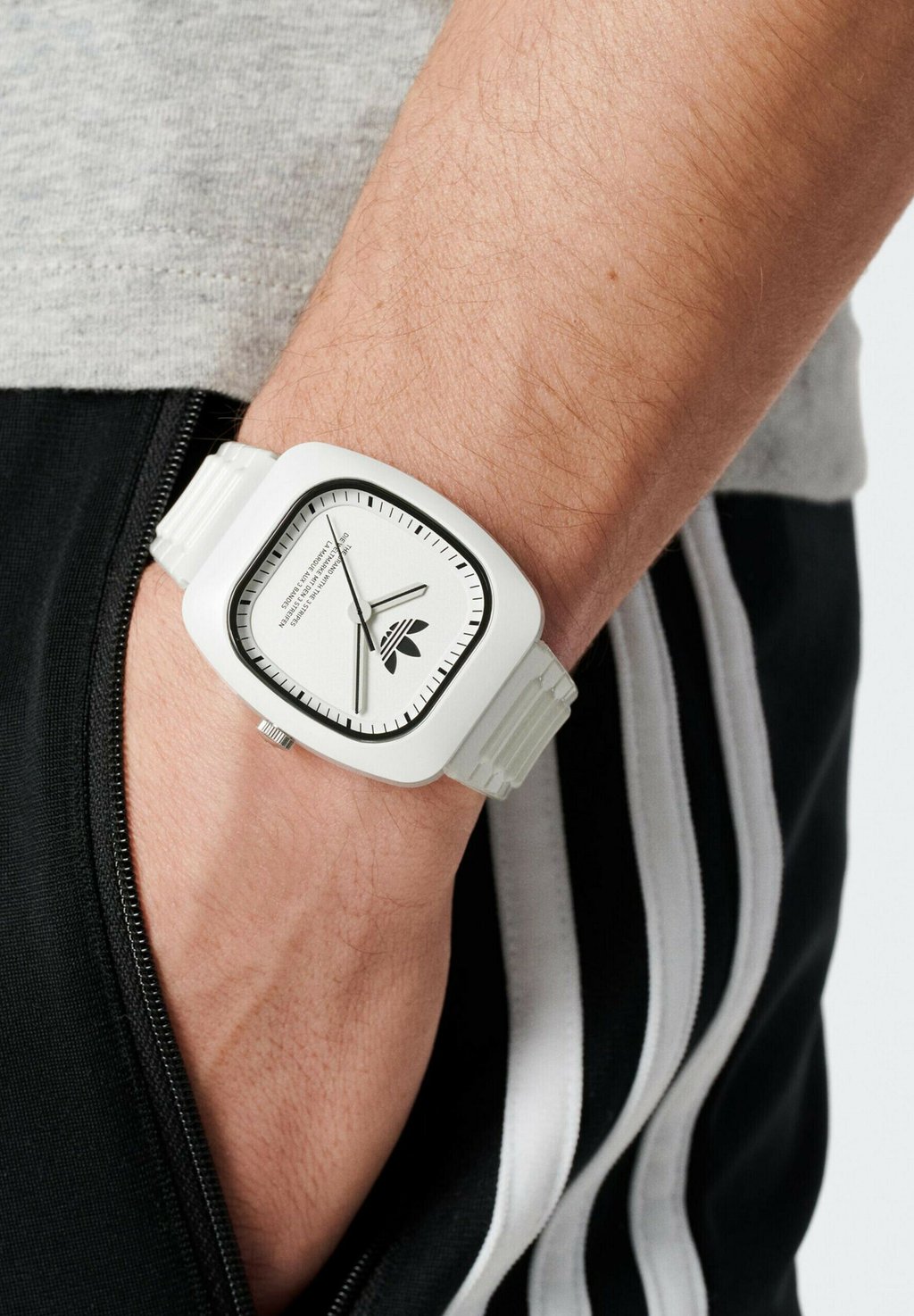 

Часы RETRO WAVE TWO adidas Originals, белый