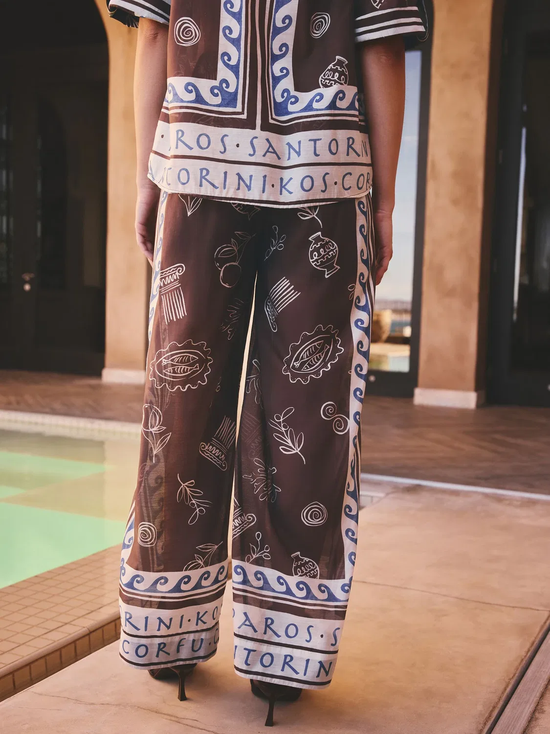 Брюки свободного кроя с принтом, Brown/Blue Greek Print Next, коричневый/синий — фото 4