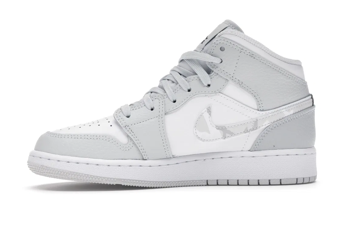Детские кроссовки для мальчиков с принтом камуфляж Jordan 1 Mid, White/Photon Dust-Grey-Fog — фото 3