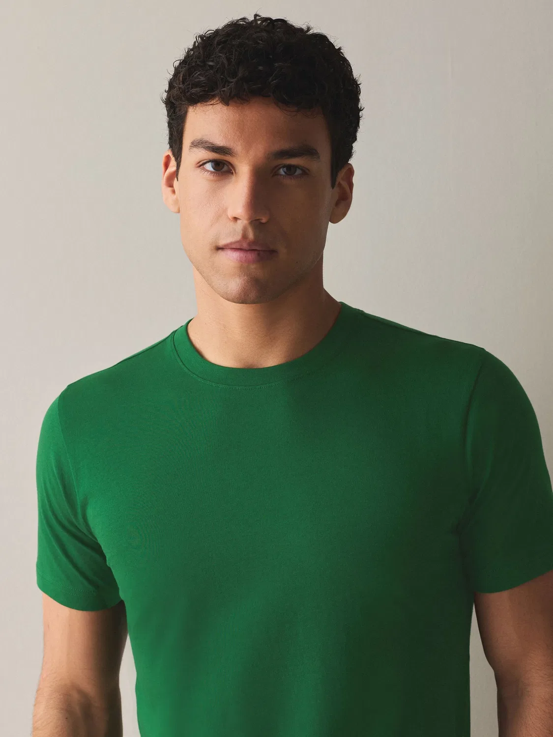 Футболка Slim Fit Essential Next, зеленый теннисный — фото 4