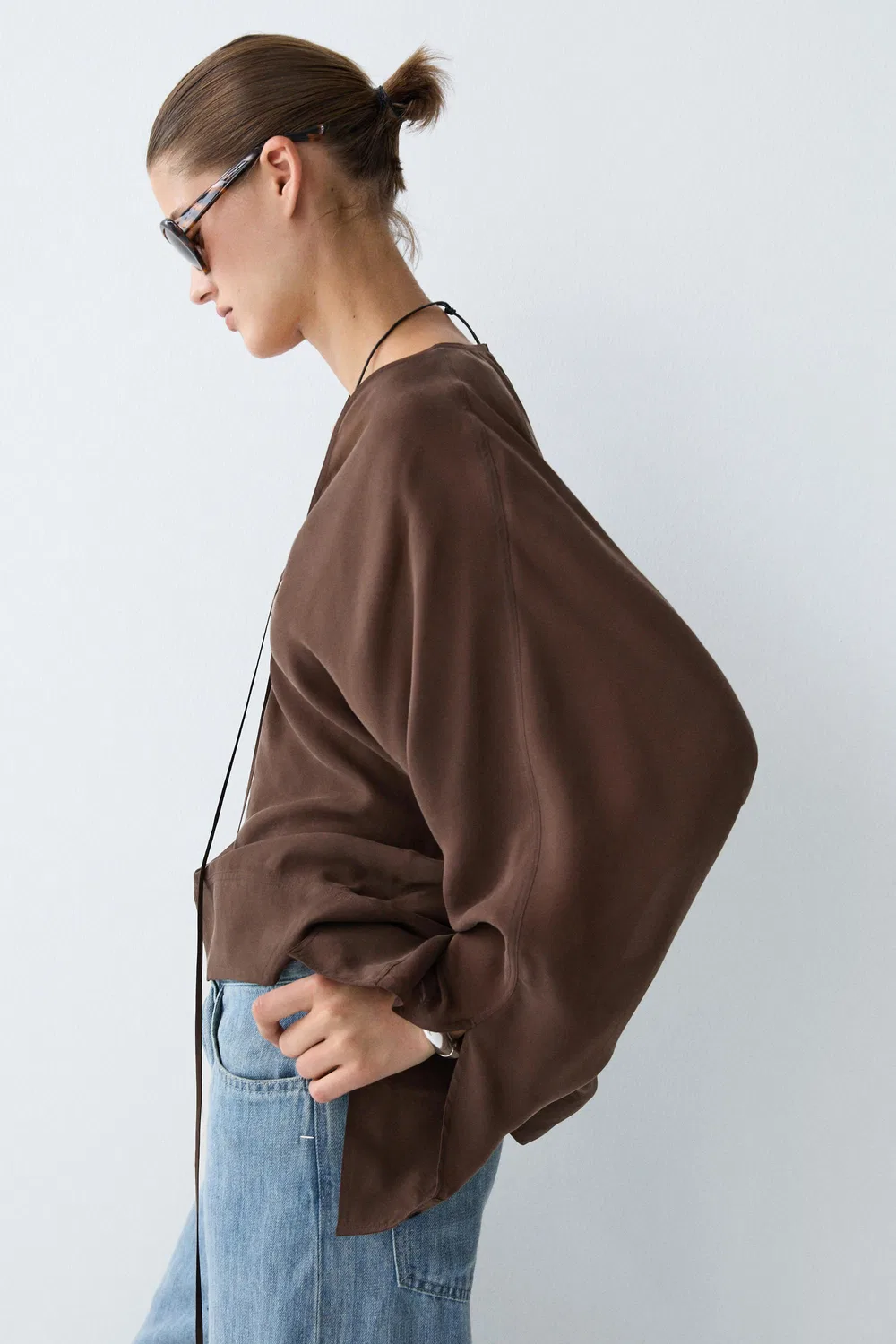 Блузка Massimo Dutti, свободная, с V-образным вырезом и завязками, коричневый — фото 3
