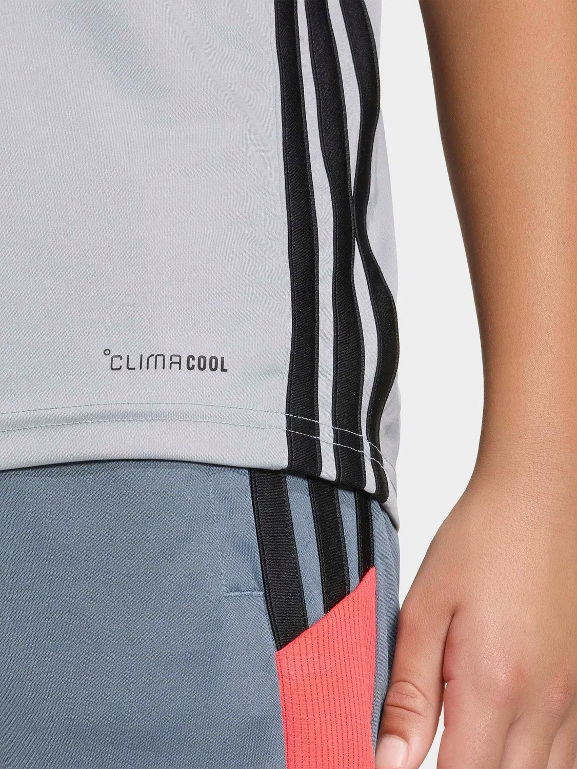 Футболка Tiro 26 Essentials adidas, серый — фото 4