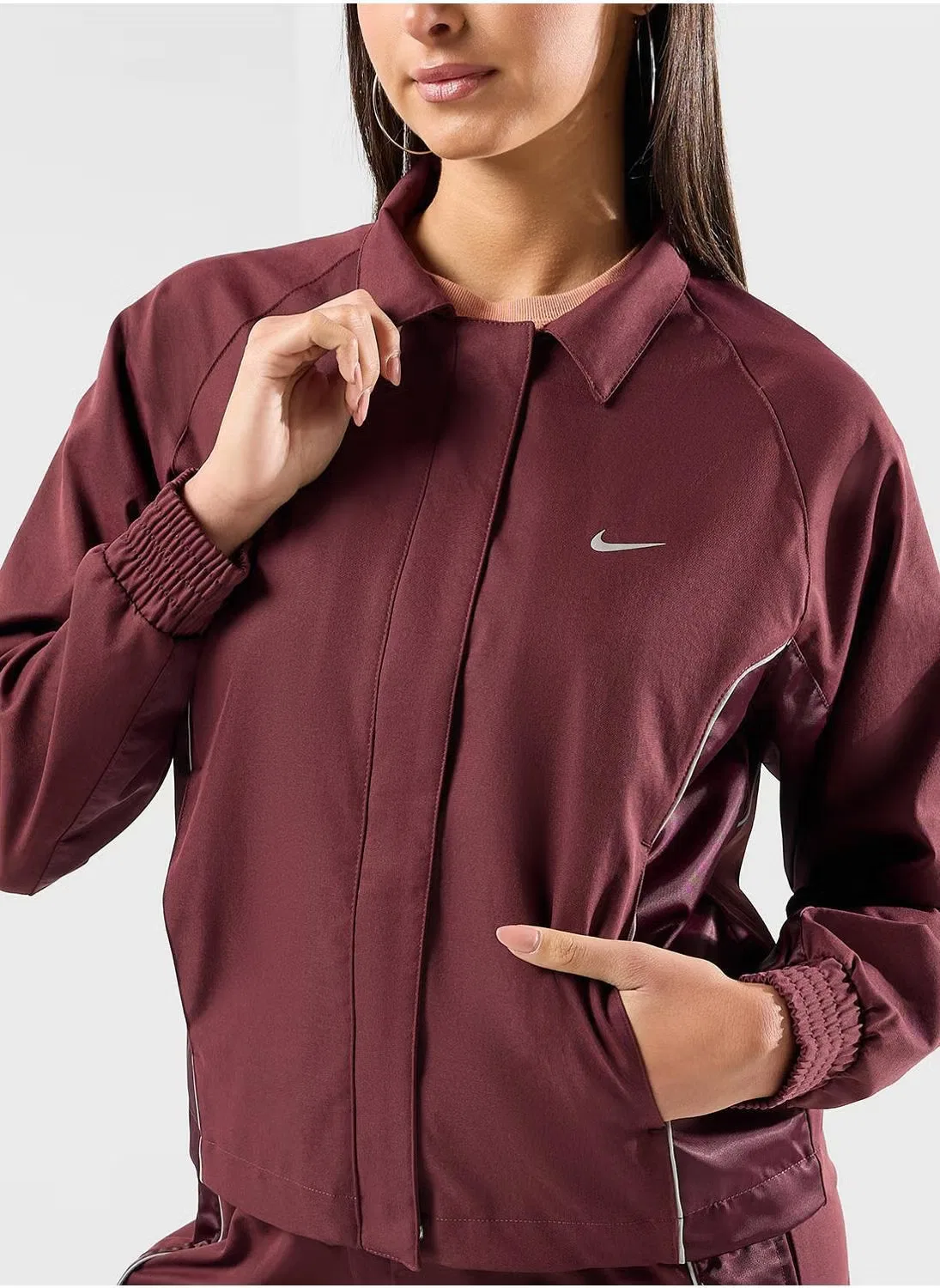 Куртка спортивная с водоотталкивающей отделкой Nike, бордовый — фото 3