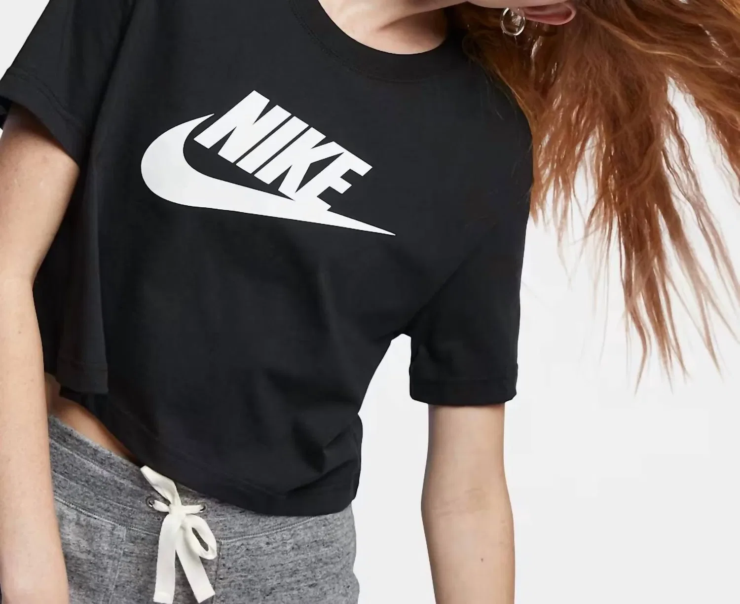 Женская футболка укороченная с коротким рукавом Nike Sportswear Essential Crop Top, черный — фото 3