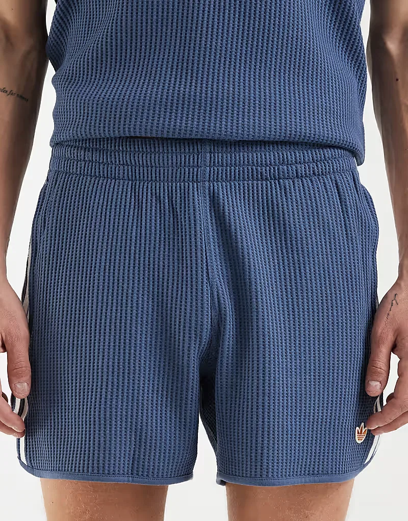 Спортивные шорты Adidas Originals с вафельной текстурой, темно-синий — фото 2
