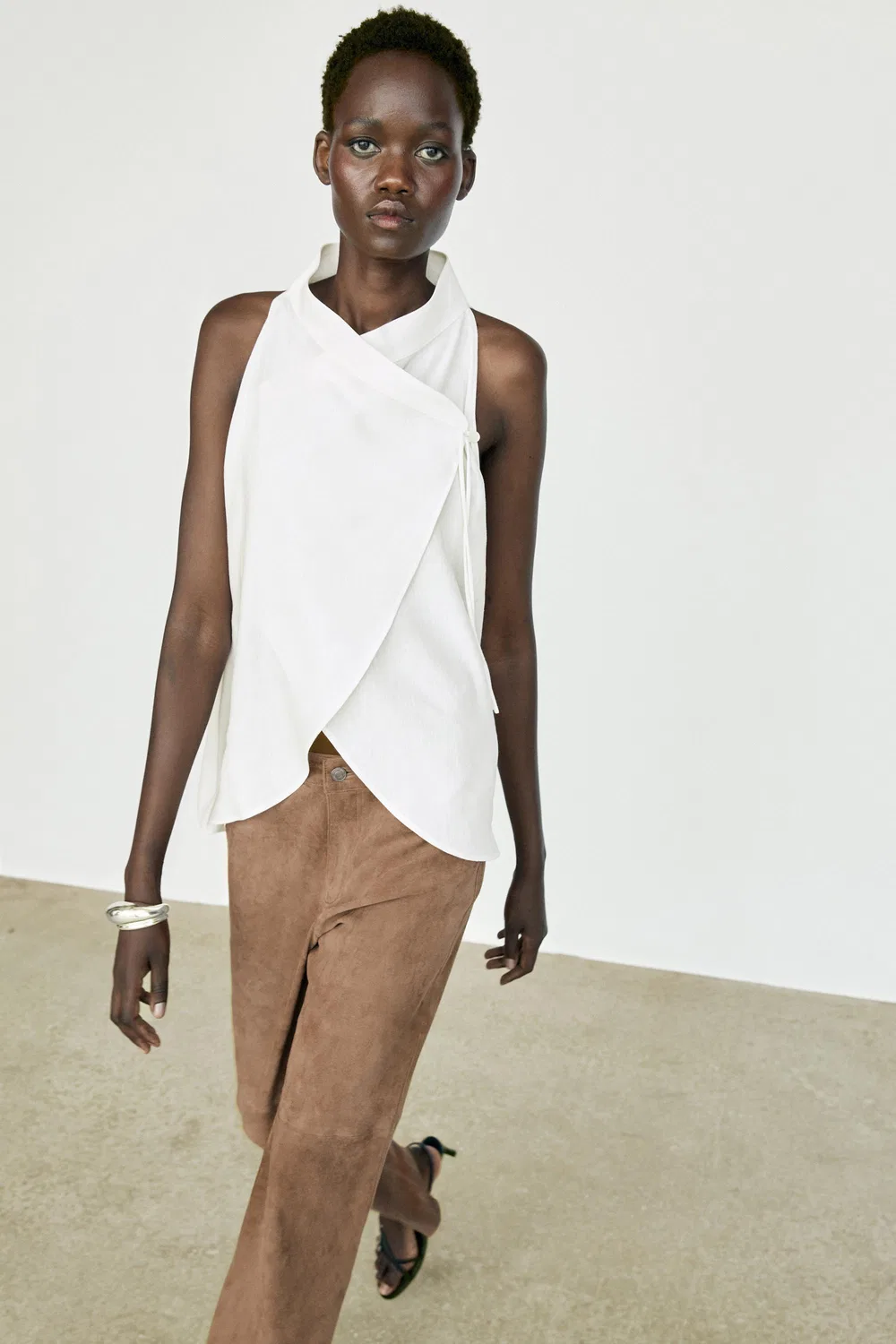 Топ Massimo Dutti Flowing Linen Halter Crossover, белый