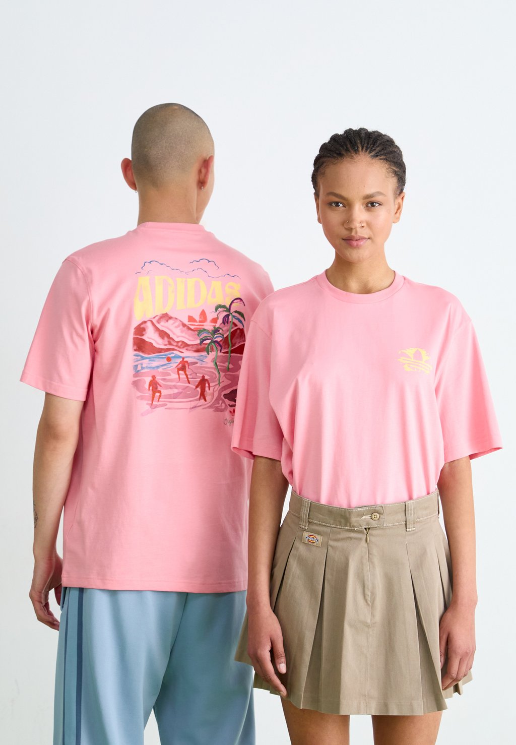 

Футболка с принтом GRAPHIC TEE UNISEX Adidas Originals, светло-розовый