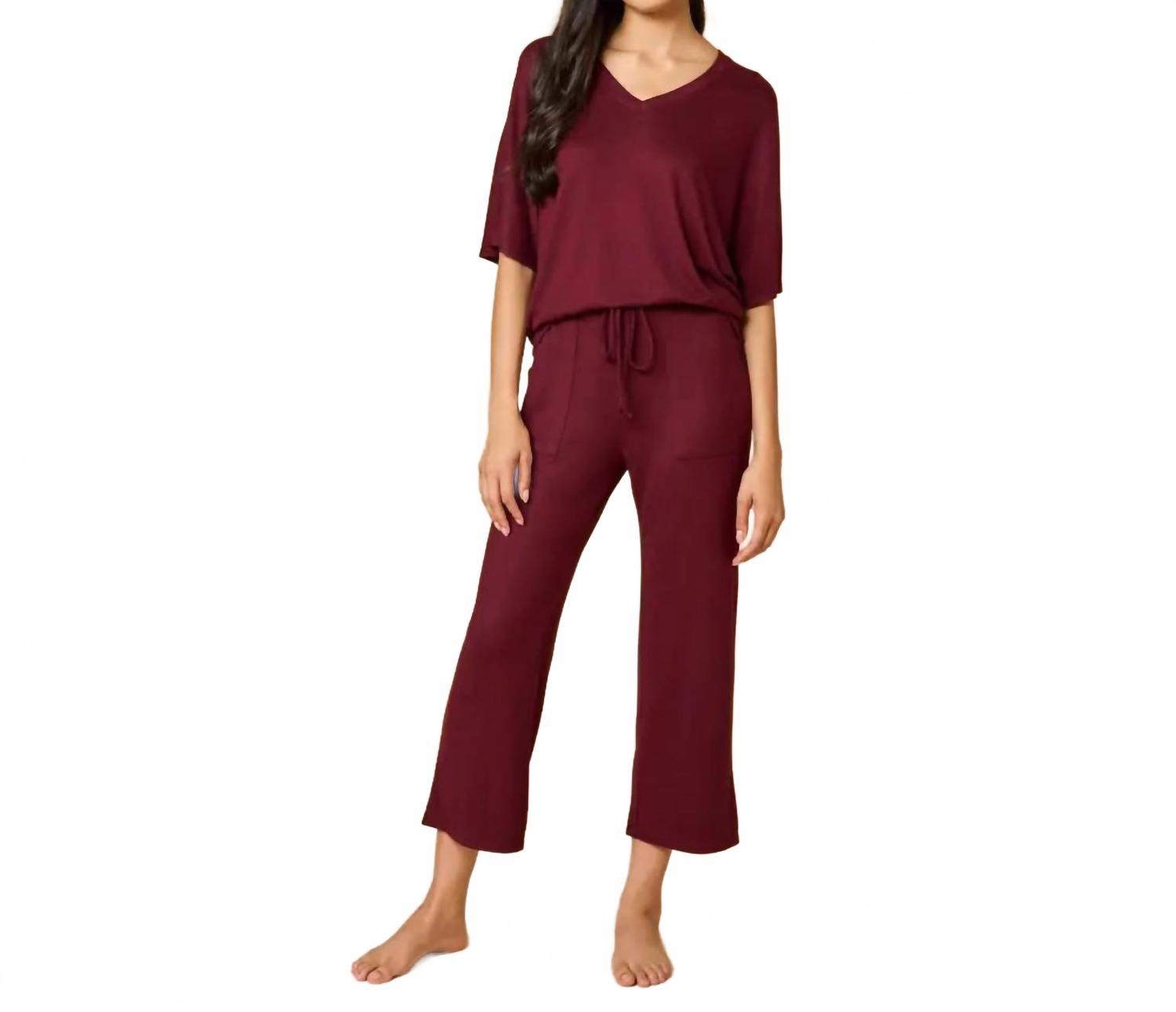 

Женский свободный комплект из джерси Dream с V-образным вырезом и капри для отдыха в цвете «вишневая кола» Softies, Cherry Cola