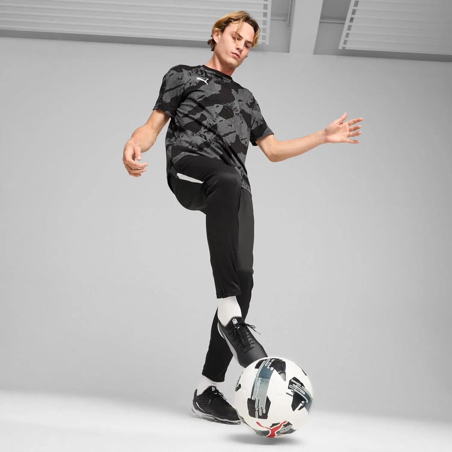 Женские спортивные кроссовки PUMA King Ultimate Fg/Ag WN, 3-Black — фото 4