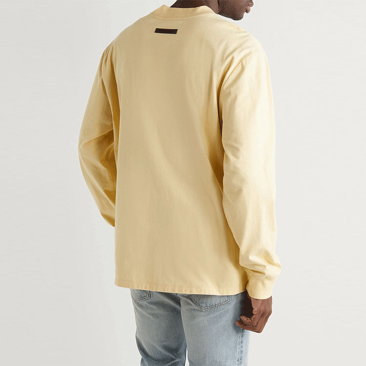 Футболка Fear of God Essentials SS22 Appliqud Logo-Print Cotton-Jersey T-Shirt Cream, бежевый — фото 3