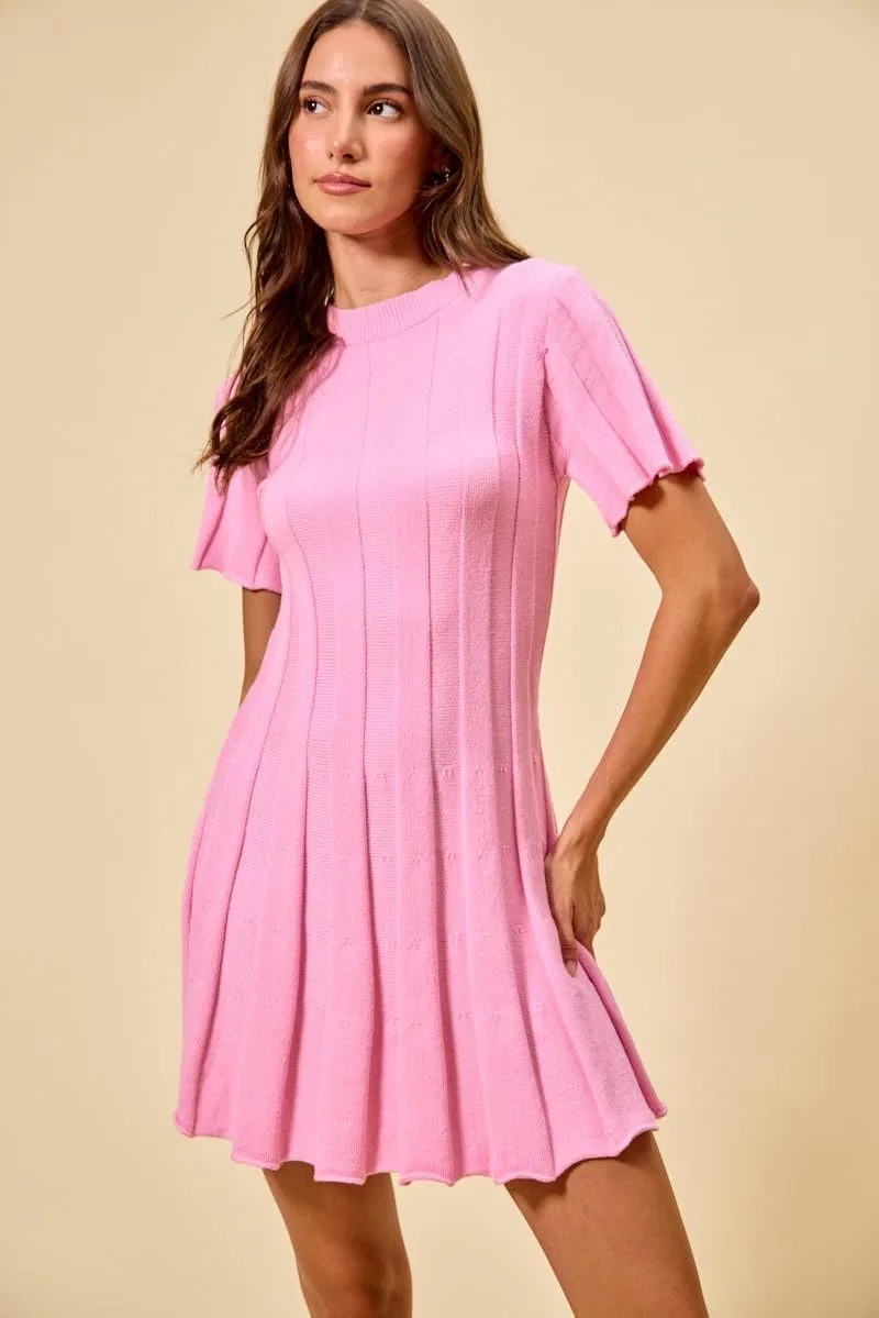 Женское мини-платье из широкой рифленой вязки с коротким рукавом, Pink — фото 3
