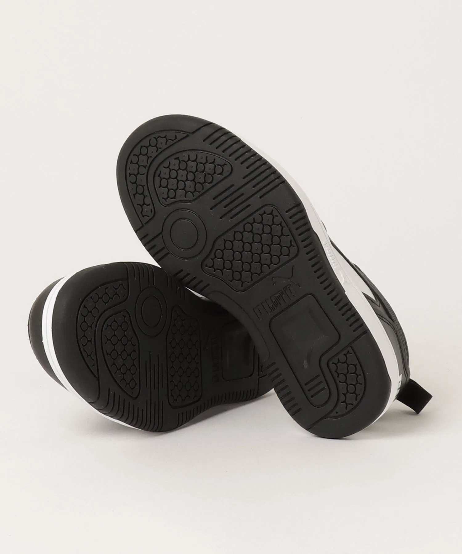 Детские кроссовки PUMA Rebound V6 Low PS чёрно-белые — фото 3