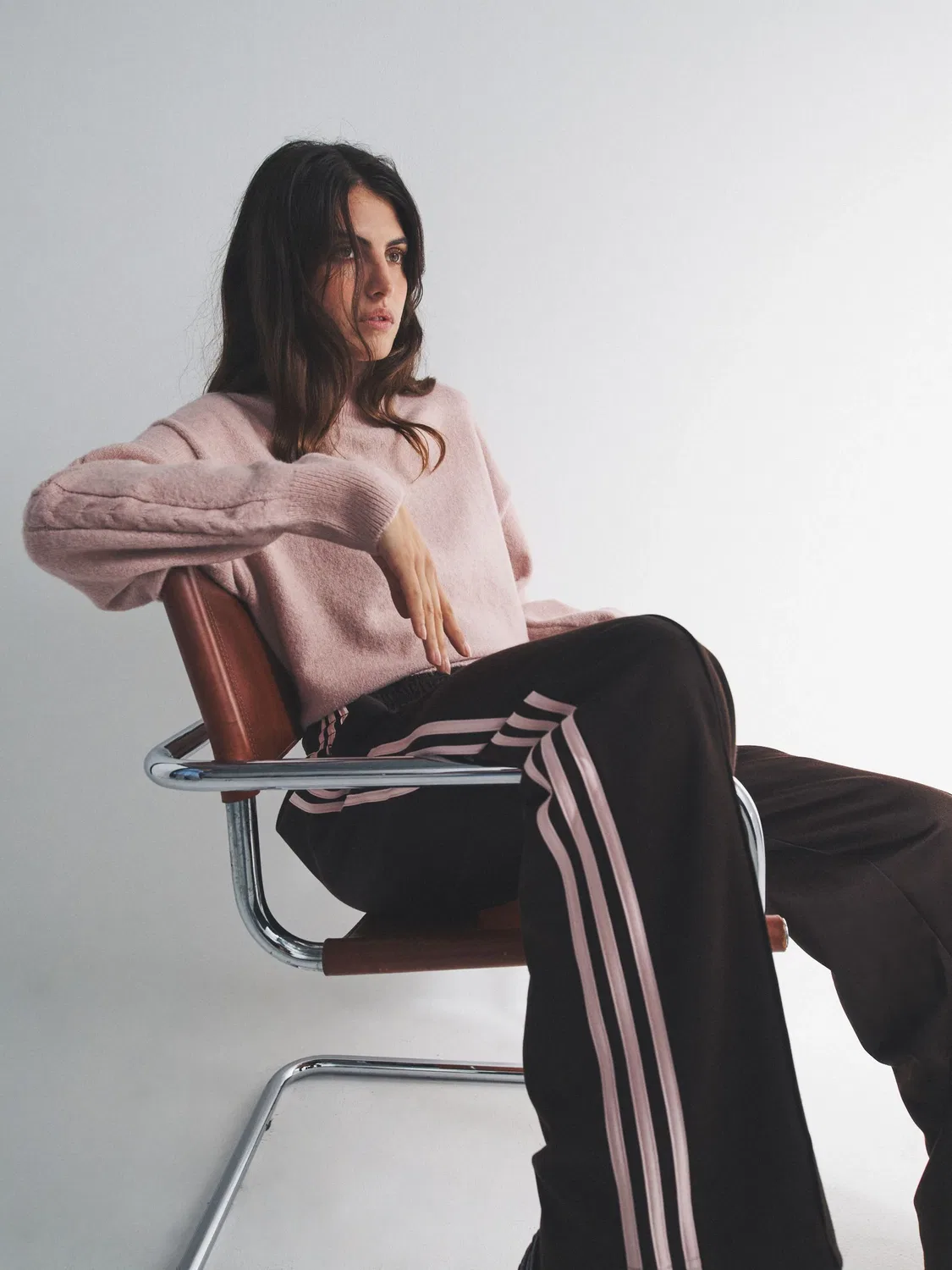 Брюки широкие Firebird Loose, adidas Originals, коричневый/розовый — фото 2