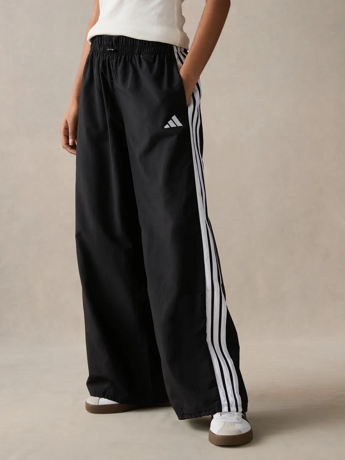 Adidas Black Essentials Тканые широкие брюки с 3 полосками