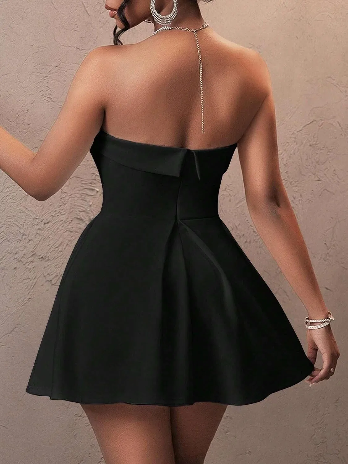 Женское мини-платье А-силуэта с открытой спиной, Black — фото 2