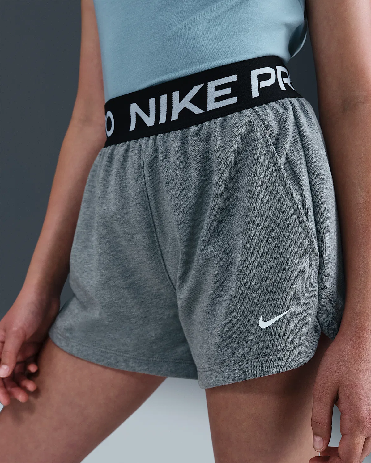Детские шорты Nike Pro Fleece Dri-FIT для девочек, Carbon Heather/Dark Steel Grey/Black/White — фото 2