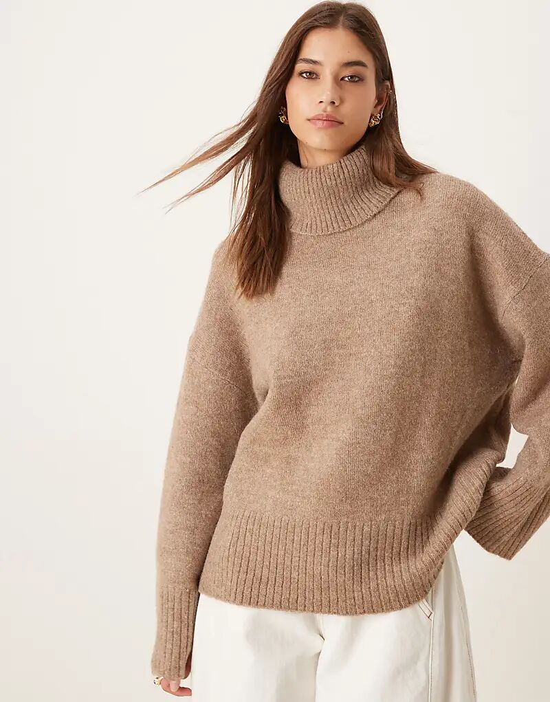 

Вязаный свитер Gina Tricot из шерсти альпаки с высоким воротом и длинными рукавами бежевого меланжевого цвета