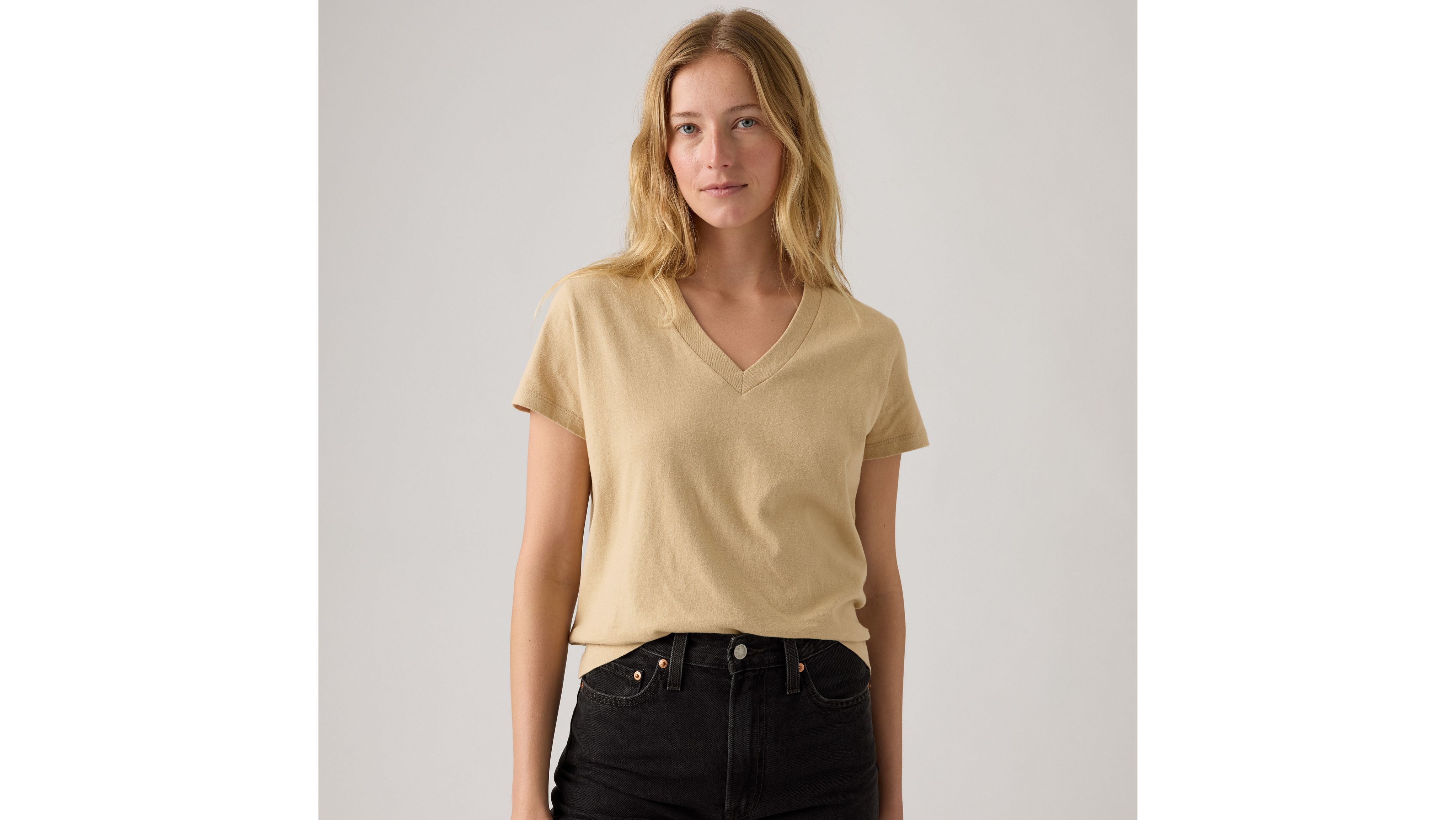 

Футболка с V-образным вырезом Levi's, Safari - Tan