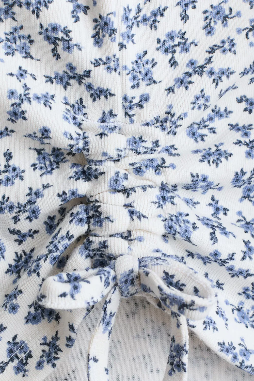 Джерсийская рубашка со шнурками H&M, Weiß/Geblümt — фото 2