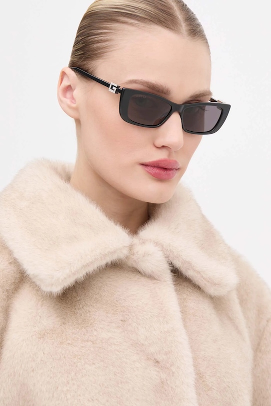

Солнцезащитные очки Gucci, черный