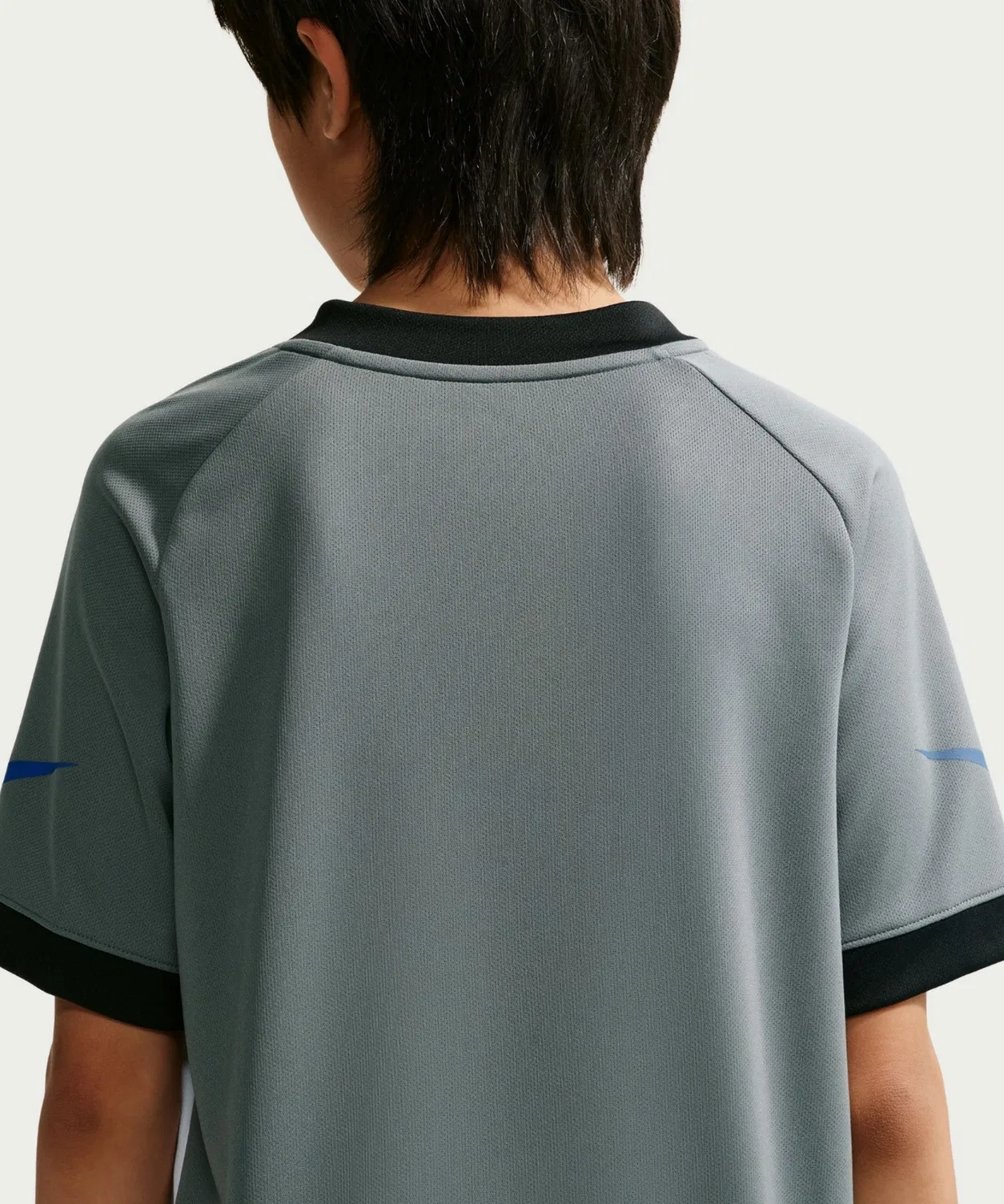 Детская футболка с коротким рукавом Dri-FIT Nike Multi Big Kids' (Boys') Dri-FIT Short-Sleeve Top, Smoke Grey — фото 3