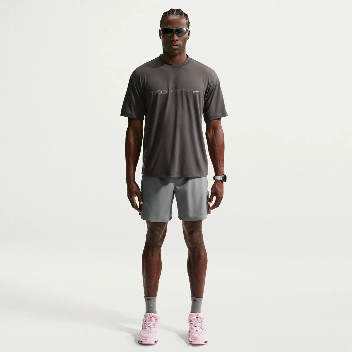Мужская футболка с коротким рукавом Dri-FIT Disrupt Nike, Medium Ash/Black — фото 2