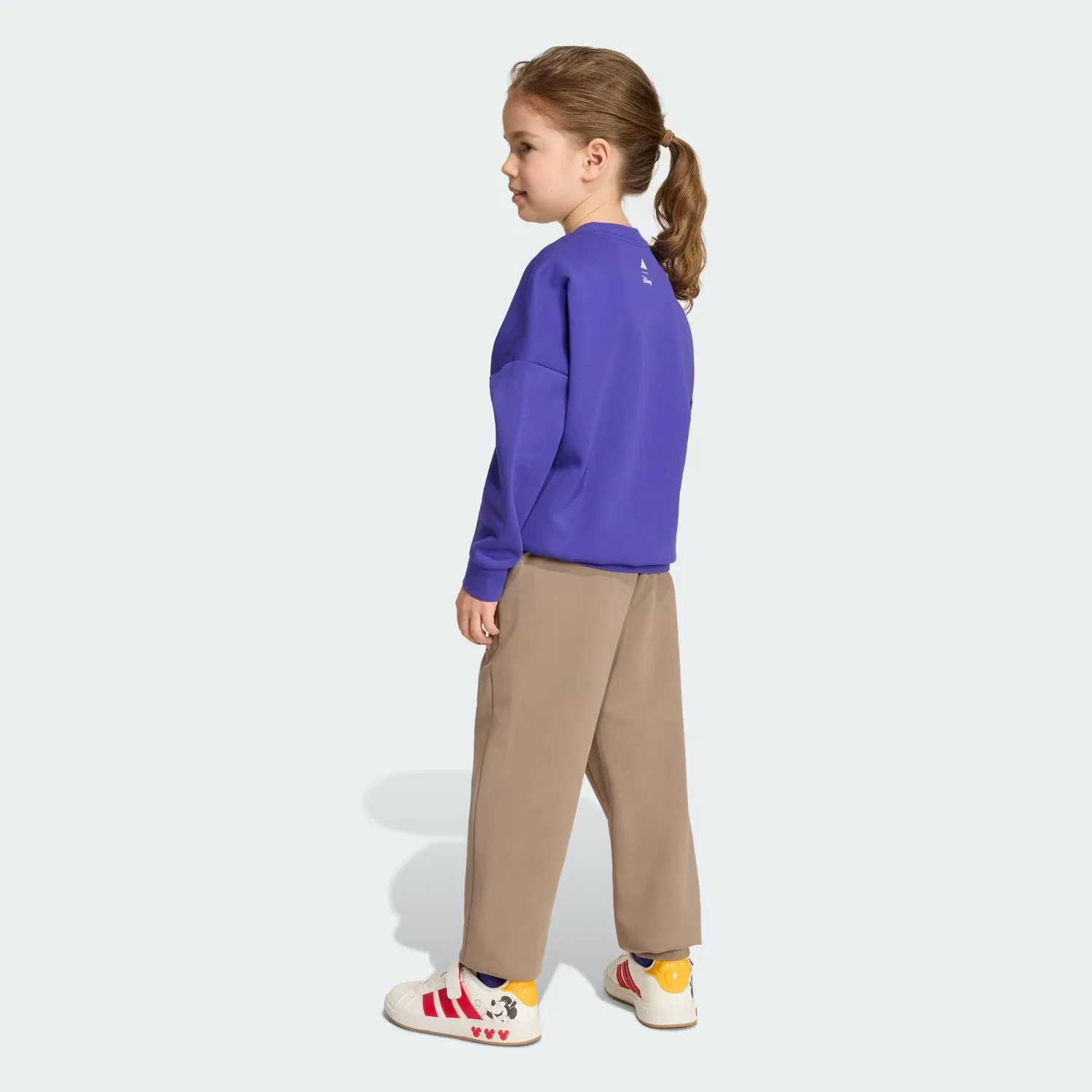 Детский спортивный костюм с принтом Микки Мауса ADIDAS DISNEY MICKEY MOUSE JOGGER Adidas Sportswear, фиолетовый/молочно-белый — фото 4