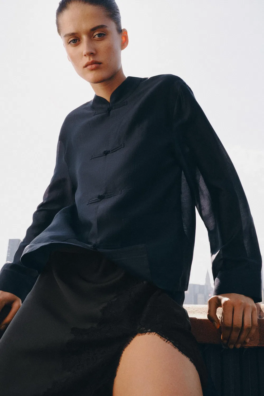 Атласная рубашка из коллекции ZW с застежкой в виде лягушки ZARA, Navy Blue — фото 3