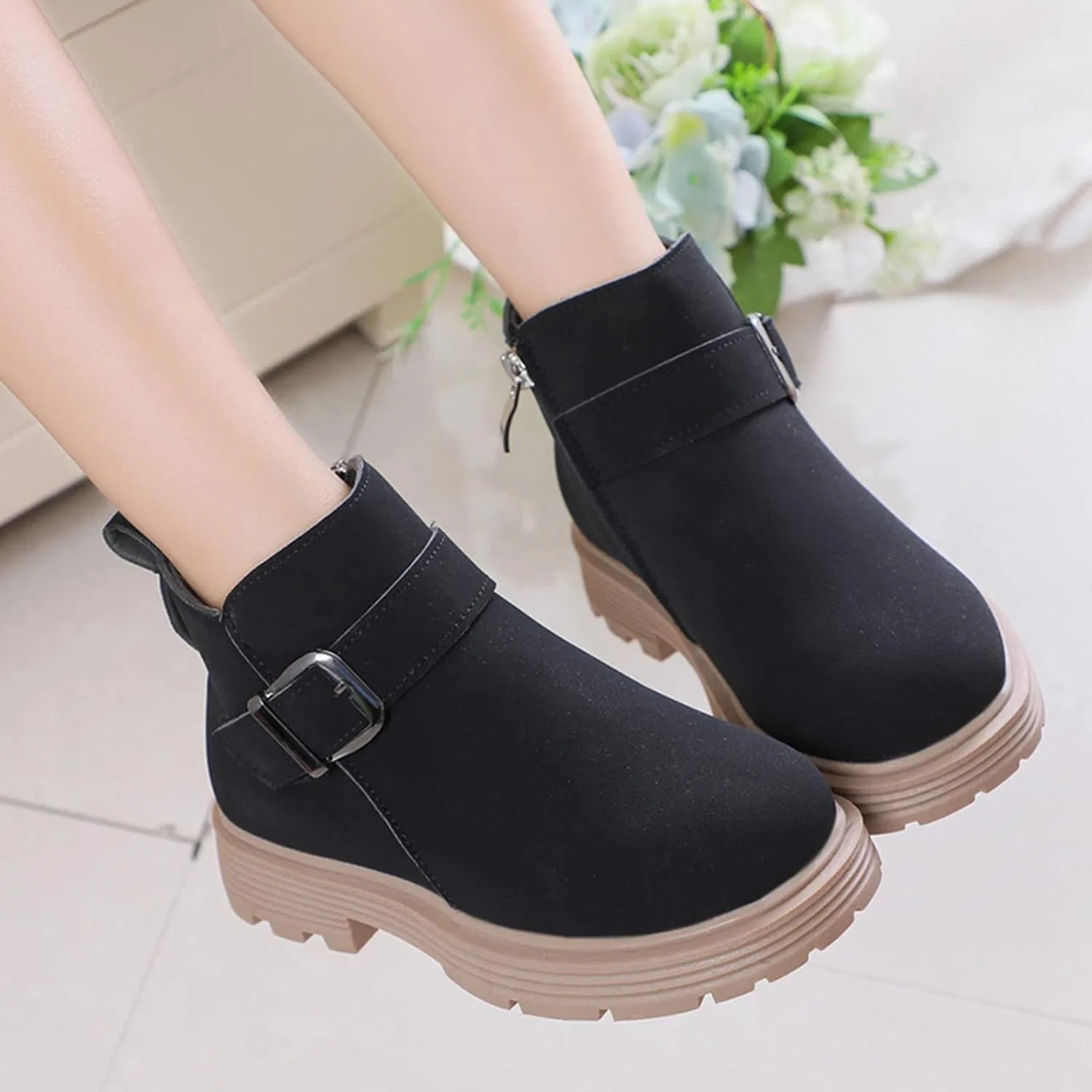 Детские ботинки для девочек с пряжкой и боковой молнией, модель Ankle Boots Scrub Leather Buckle, Black — фото 3