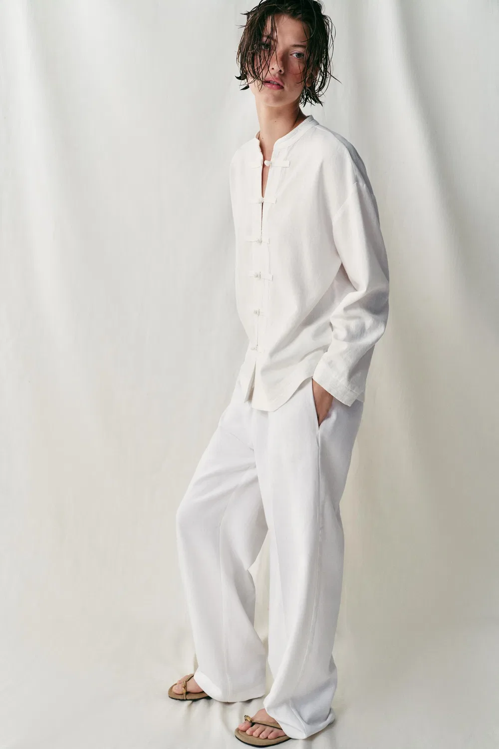 Рубашка оверсайз из льняной смеси с застежкой-бабочкой. ZARA, White — фото 4