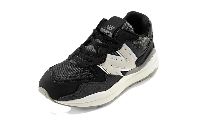 Детские кроссовки с защитой носка New Balance, Black — фото 3