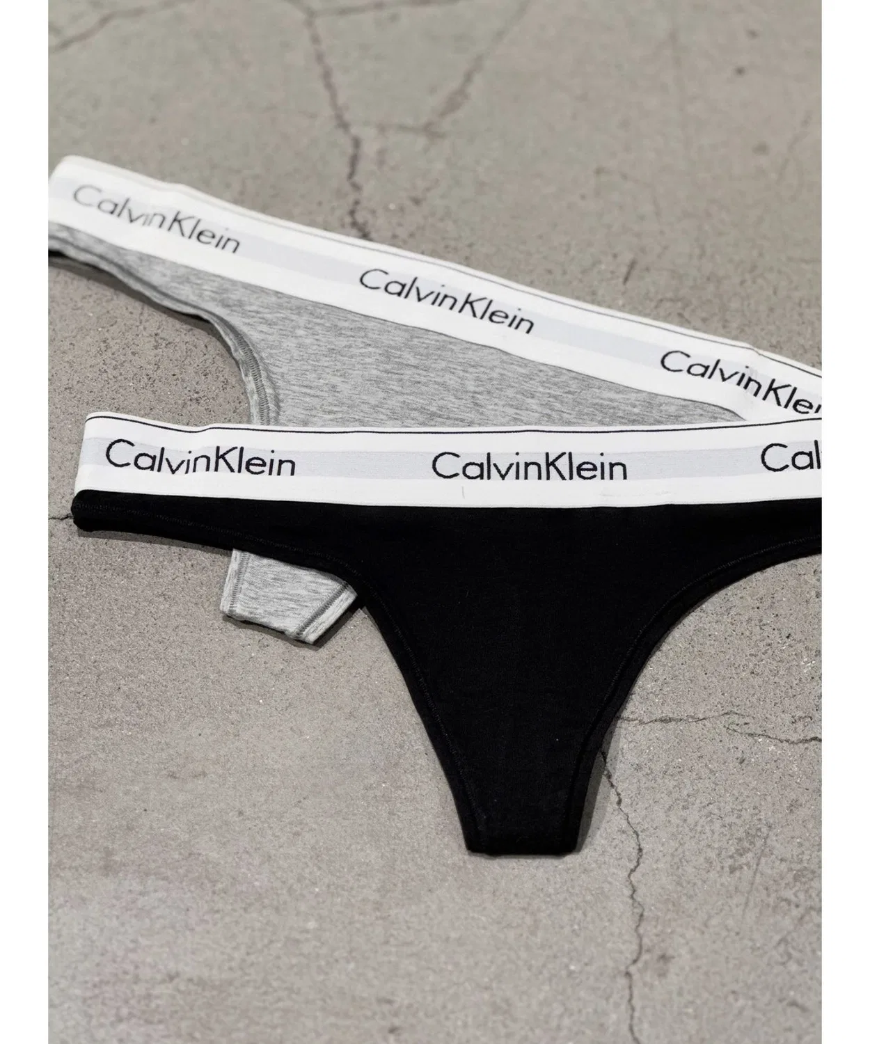 Женские трусы-танга Calvin Klein, Black — фото 2
