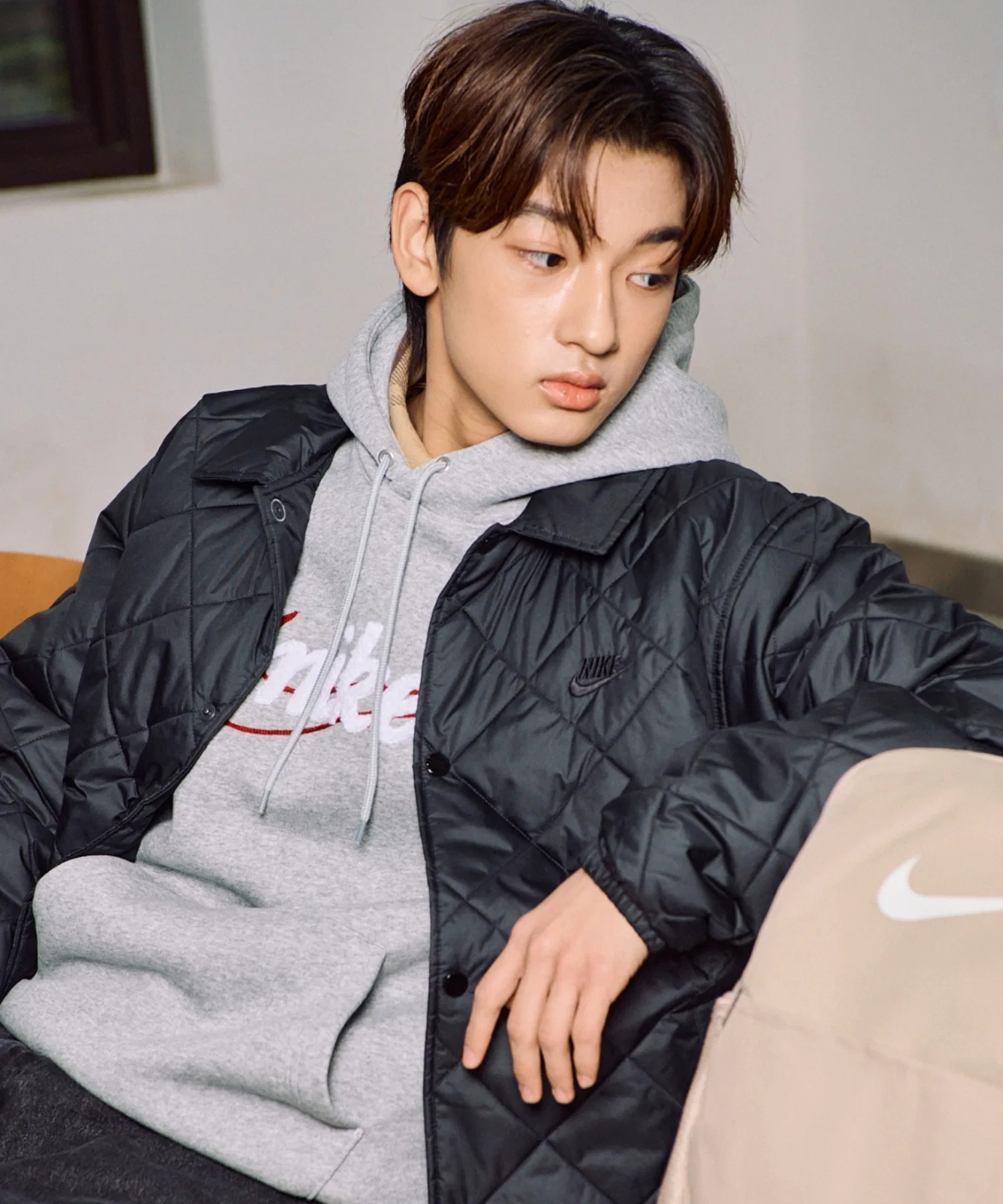 Мужская флисовая толстовка Nike Sportswear Club IF0686-063 темно-серого цвета — фото 2