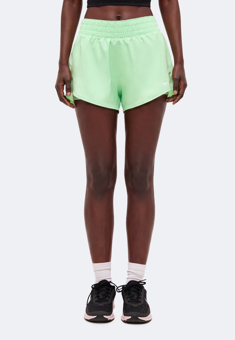 Один короткий спортивный шорты Nike Performance, Cucumber Calm/White
