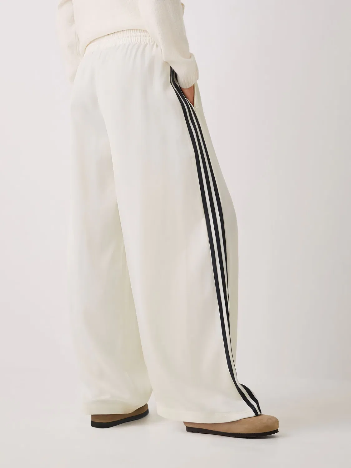 Джоггеры широкие, Adicolor Satin, adidas Originals, белый — фото 3