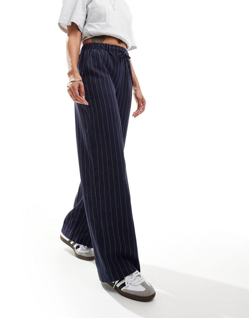 

ASOS DESIGN – темно-синие брюки свободного покроя с полосками