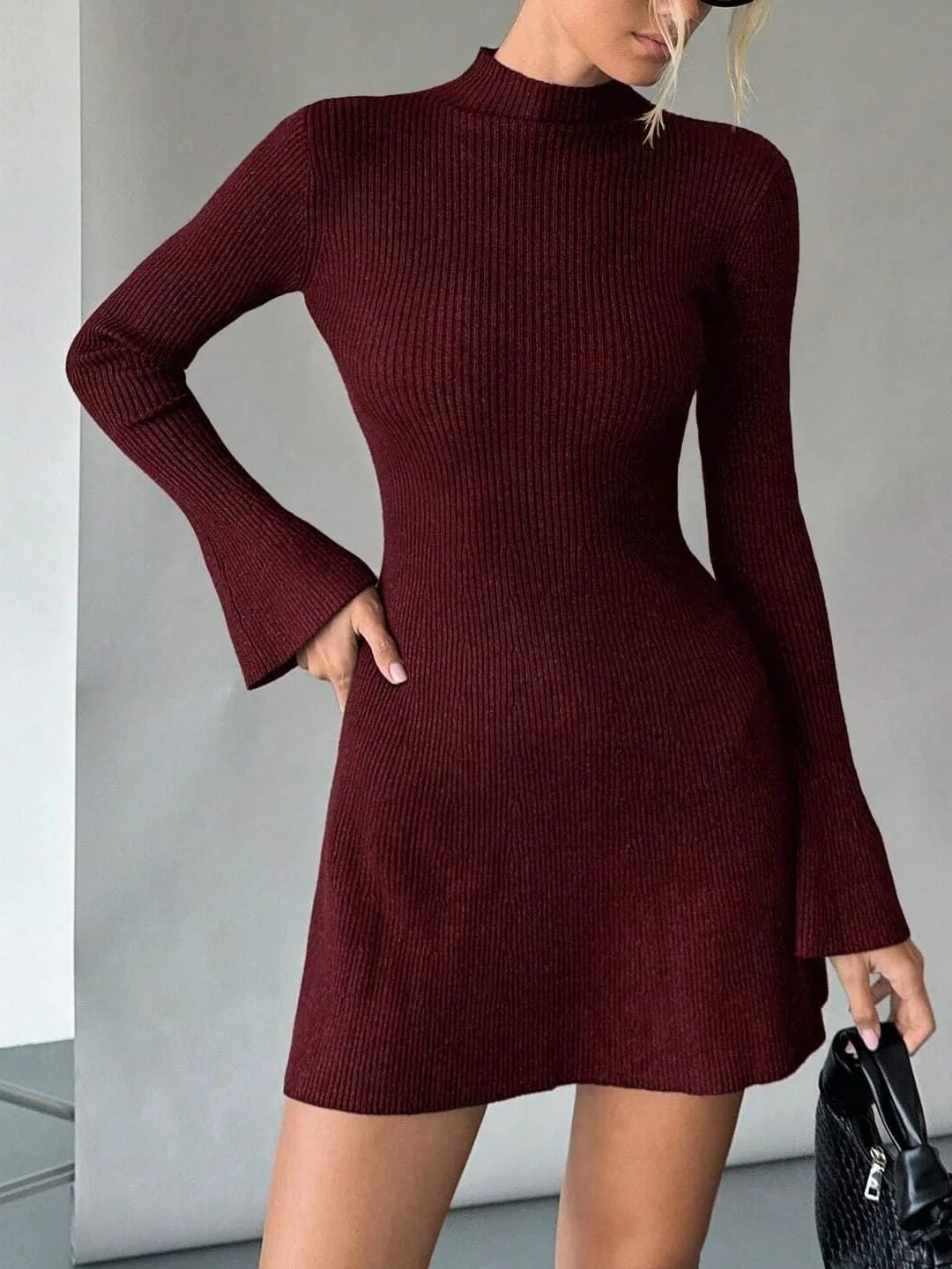 Женское мини-платье из трикотажа с воротником-стойкой, Burgundy — фото 4