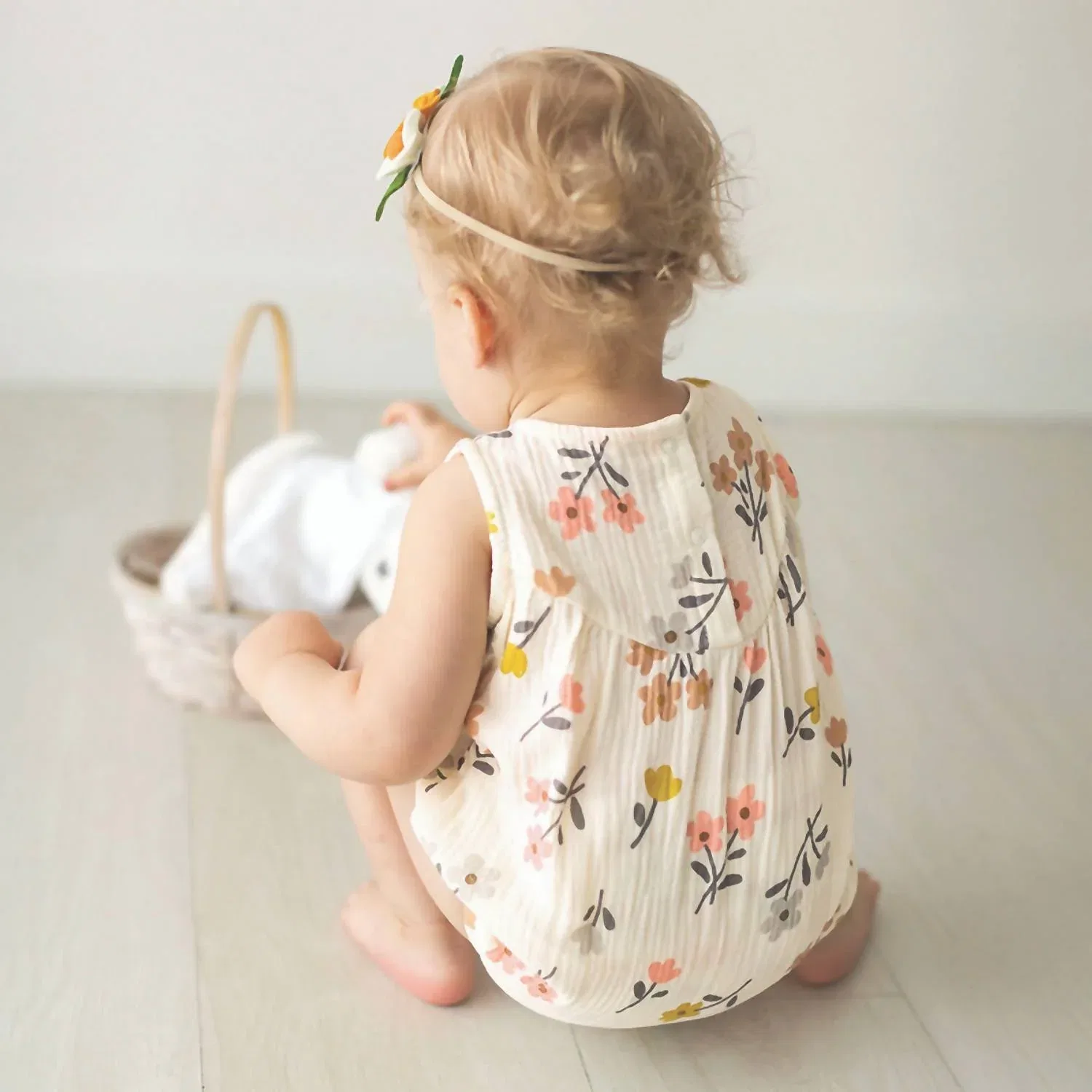 Детский боди-комбинезон без рукавов с принтом Bubble Sleeveless Romper In Floral Santa Barbara Design Studio — фото 3
