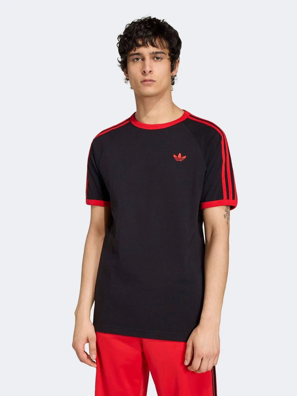 Футболка с 3 полосками adidas Originals, черный/красный